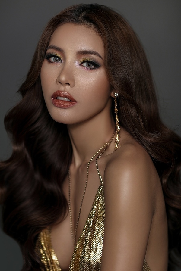 Hồ Ngọc Hà tạo dáng nữ thần bên Minh Tú và siêu mẫu Thái